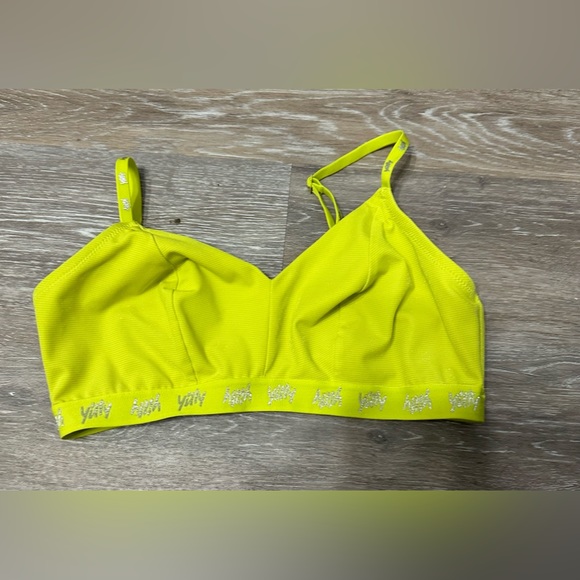 Fabletics yitty spotlight Bra is a size Medium. - Picture 1 of 5